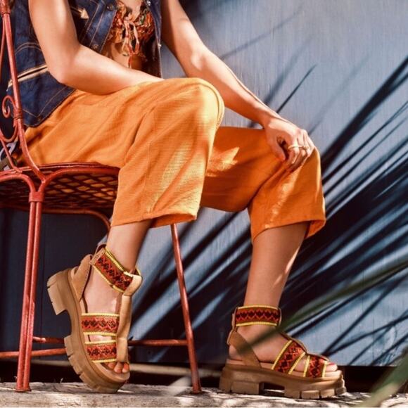 UGG Women’s Ashton Heritage Braid Sandals Size 7.5 Boho Beach Colorful Braided - Picture 16 of 16